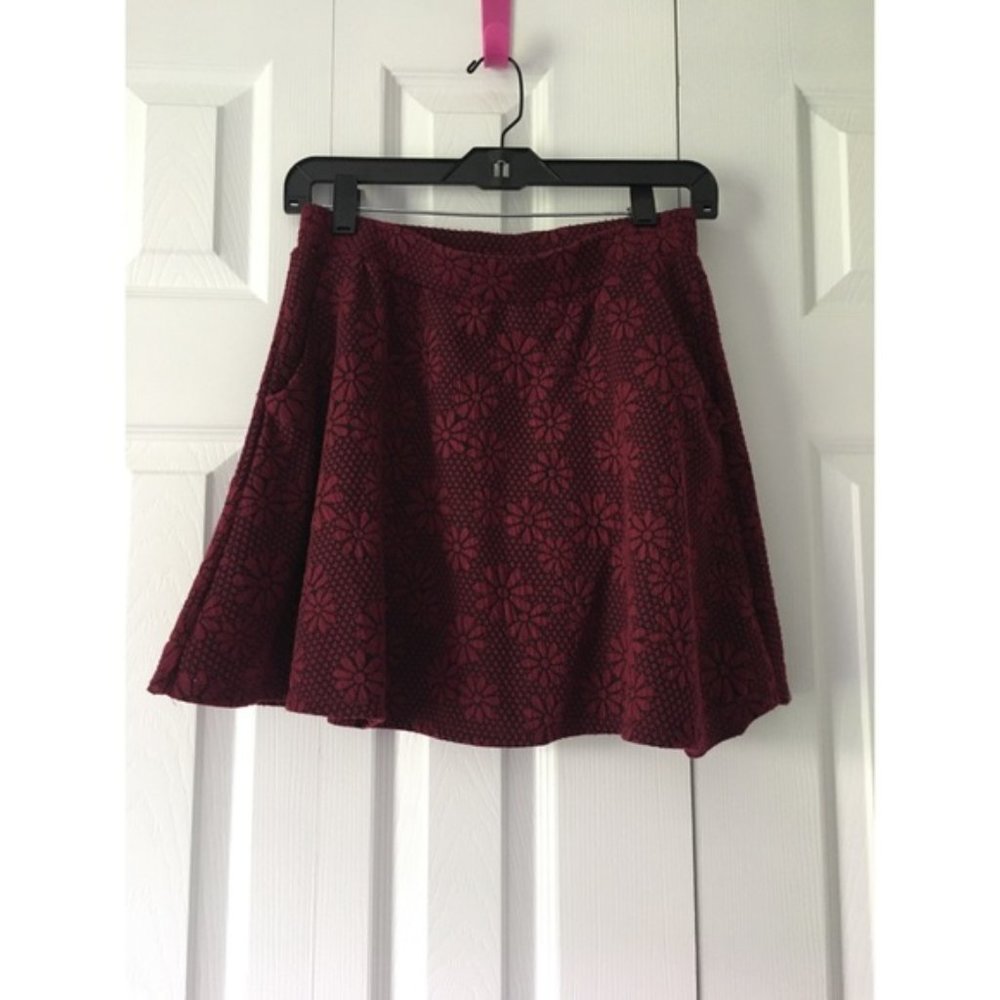 💚 5 for $15! 💚 Maroon Floral Skater Skirt